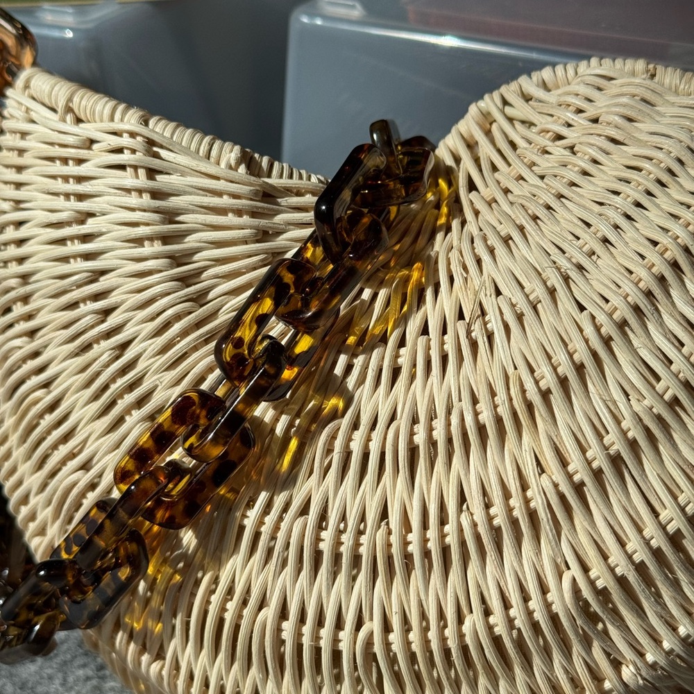 Shell handbag with Tortoise Chain - Picture 3 of 14